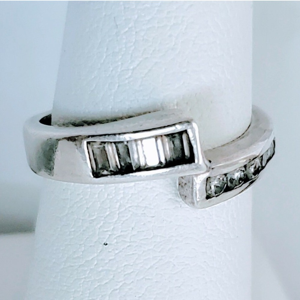 Vintage Ring Sterling Silver 925 Size 7 Silver CZ Quartz Bypass Design
